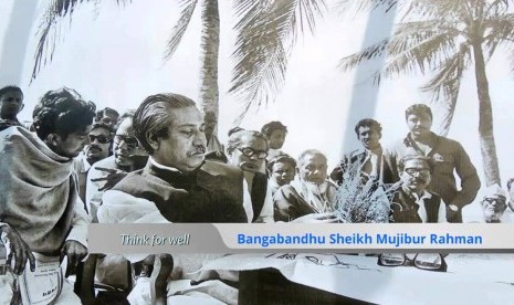 Sheikh Mujib Rahman menjadi perdana menteri pertama yang dipilih dalam proses demokrasi Bangladesh.