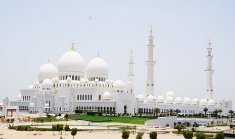 Masjid Sheikh Zayed jadi tujuan tarawih ribuan umat tahun lalu. Sheikh Zayed Grand Mosque di Abu Dhabi