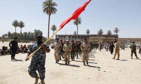 Shi'ite volunteers, who have joined the Iraqi army to fight against militants of the Islamic State, formerly known as the Islamic State of Iraq and the Syria (ISIS), march during training in Baghdad, July 9, 2014.