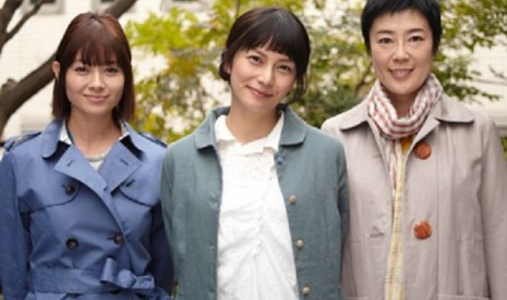 Shibasaki Kou (31 tahun), Maki Yoko (30), dan Terajima Shinobu (40)