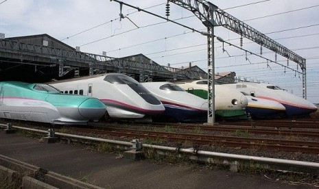 Shinkansen in Japan (illustration)