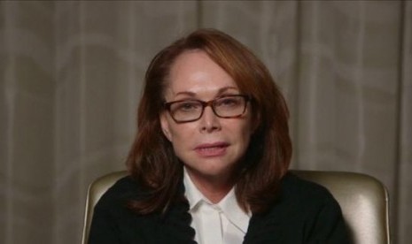 Shirley Sotloff, the mother of American journalist Steven Sotloff who is being held by Islamic rebels in Syria, makes a direct appeal to his captors to release him in this still image from a video released August 26, 2014.