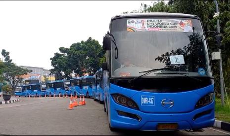 Shuttle bus menuju Stadion Jalak Harupat