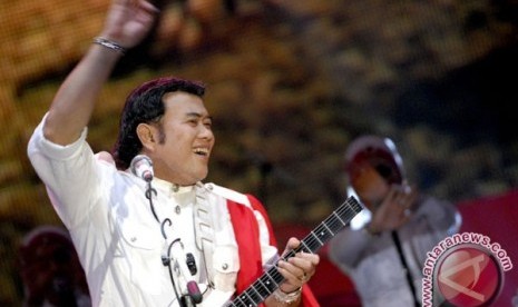 Si Raja Dangdut, Rhoma Irama, tetap seorang bintang yang menjadi magnet dalam tiap penampilannya bersama Group Soneta.