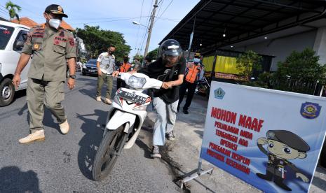 Sidak penerapan protokol kesehatan dalam Pemberlakuan Pembatasan Kegiatan Masyarakat (PPKM) Mikro tersebut terus dilakukan dan diperkuat untuk mencegah penyebaran pandemi Covid-19.