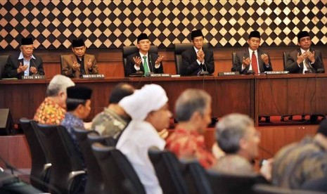  Sidang Itsbat penentuan 1 Syawal 1433 H di Kenterian Agama, Jakarta, Sabtu (18/8).(Yudhi Mahatma/Antara)