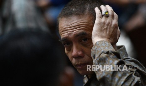 Sidang Lanjutan Irwandi Yusuf. Terdakwa kasus dugaan suap Dana Otonomi Khusus Aceh (DOKA) 2018 dan kasus dugaan penerimaan gratifikasi pelaksanaan proyek pembangunan Dermaga Sabang, Irwandi Yusuf bersiap menjalani sidang lanjutan di Pengadilan Tipikor, Jakarta, Senin (25/2/2019).