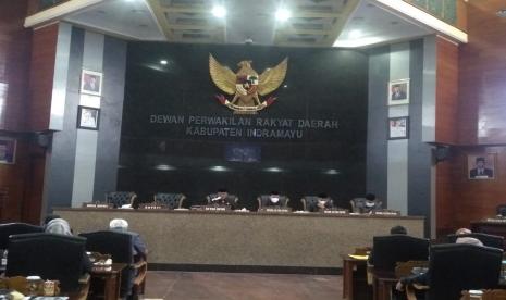 Sidang paripurna DPRD Indramayu terkait interpelasi, tidak  dihadiri Bupati Indramayu Nina Agustina.