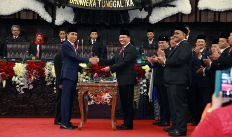 Sidang Paripurna Pelantikan Presiden RI Joko Widodo dan Wakil Presiden RI Maruf Amin Masa Jabatan 2019-2024, di Gedung Nusantara, Kompleks Parlemen, Jakarta, Ahad (20/10).