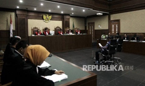 Sidang perdana kasus dugaan Korupsi pengadaan paket penerapan KPT elektronik (KTP-el) tahun 2011-2012 di Pengadilan Tipikor, Jakarta, Kamis (9/3). 