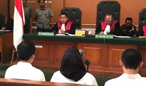 Sidang perdana kasus penipuan biro umrah First Travel di PN Depok, Senin (19/2).