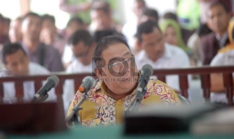 Sidang perdana mantan Bupati Indramayu, Irianto MS Syafiuddin alias Yance di Pengadilan Tipikor Bandung, Senin (26/1).  (Republika/Edi Yusuf).