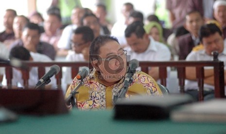 Sidang perdana mantan Bupati Indramayu, Irianto MS Syafiuddin alias Yance di Pengadilan Tipikor Bandung, Senin (26/1).  (Republika/Edi Yusuf).