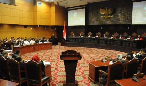 Sidang perdana perkara Perselisihan Hasil Pemilihan Umum (PHPU) Presiden dan Wakil Presiden Tahun 2014 berlangsung di Mahkamah Konstitusi (MK), Jakarta, Rabu (6/8).