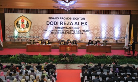 Sidang Promosi Program Doktor Fakultas Ilmu Sosial dan Politik (FISIP) Bupati Musi Banyuasin (Muba) Dodi Reza Alex.