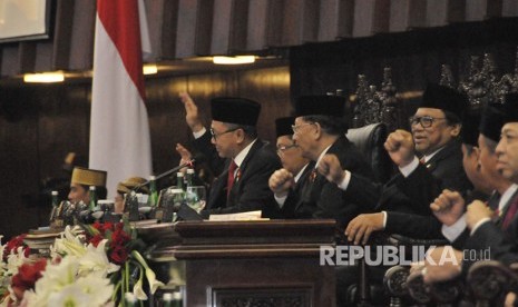 Ketua MPR Zulkifli Hasan menyampaikan Pidato Kenegaraan dalam Sidang Tahunan MPR di Gedung Kura Kura Parlemen, Senayan, Rabu (15/8)