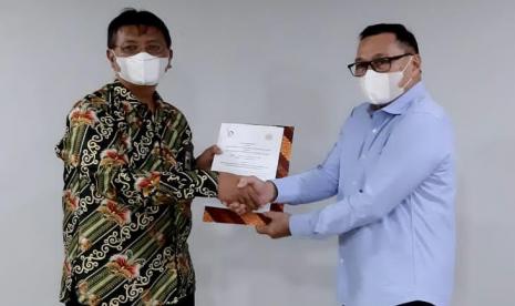 Silat, cabang olahraga (cabor) asli Tanah Air yang juga masuk cabor prioritas dalam Desain Besar Olahraga Nasional (DBON), membuka langkah kerjasama dengan LPDUK dengan ditandatanganinya Nota Kesepahaman (MoU) tentang Mekanisme Penggalangan, Pengelolaan Dana Komersial, dan Pelaksanaan Kegiatan Olahraga Pencak Silat.