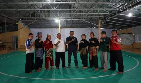 Putra daerah Musi Banyuasin kembali mengharumkan nama daerah di kancah nasional, kali ini M Permadi Apriyansyah berhasil meraih juara 1 KOSN SMK Tingkat Nasional cabor pencak silat kategori jurus tunggal putra yang digelar secara virtual pada 20-24 September 2021.