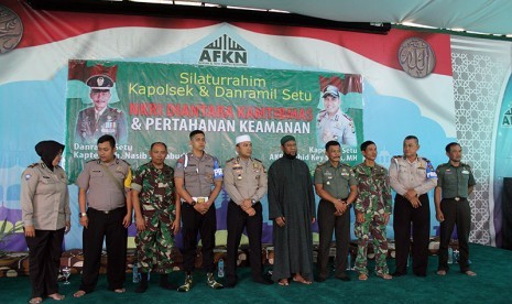 Silaturahim Pimpinan Pesantren Nuu Waar, Danramil 06/Setu dan Polsek Setu.