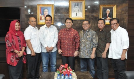  silaturahmi antara Wakil Ketua MPR RI Ahmad Basarah dan Pimpinan Fraksi PDIP MPR, Abidin Fikri dengan Produser Film tersebut, Muhammad Yamin, Imran Hasibuan dan Ody Mulya Hidayat di Gedung MPR RI, Jakarta.