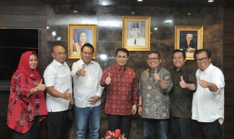 silaturahmi antara Wakil Ketua MPR RI Ahmad Basarah dan Pimpinan Fraksi PDIP MPR, Abidin Fikri dengan Produser Film tersebut, Muhammad Yamin, Imran Hasibuan dan Ody Mulya Hidayat.