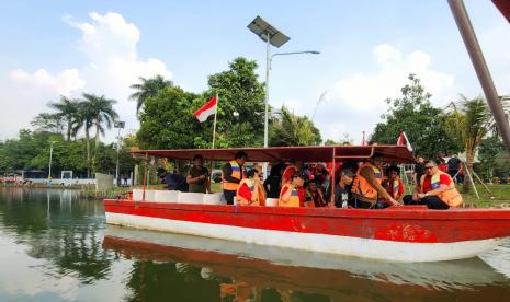 silaturahmi dengan jajaran DPD PDIP Jawa Barat dan DPC PDIP Kabupaten Bogor di Setu Lebak Wangi, di Desa Pamegarsari.