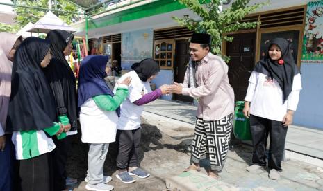 Silaturahmi Gus Gus Nusantara (GGN) wilayah Jawa Timur ke Raudhatul Athfal (RA) Muslimat NU Setono Kecamatan Jenangan Kabupaten Ponorogo. 