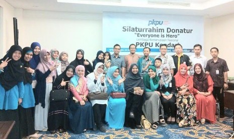 Silaurahim PKPU Kendari dengan donatur.