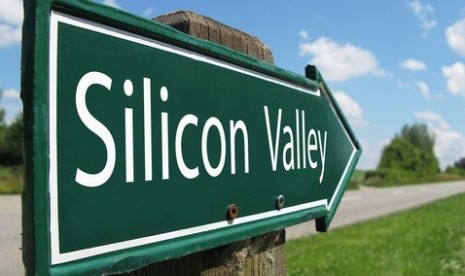 Silicon Valley. Kawasan Ekonomi Khusus (KEK) Singhasari yang ada di wilayah Kabupaten Malang, Jawa Timur diharapkan menjadi Silicon Valley dari Indonesia.