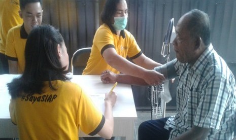 Siloam Hospital Palangkaraya menggelar pemeriksaan, pengobatan dan konsultasi gratis bagi warga sekitar. Hal ini untuk menyambut hari ulang tahun SHPR yang Ke-1 sejak resmi dibuka pada 19 Desember 2018. 