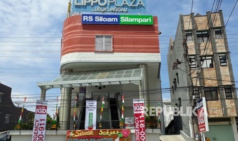 Siloam Hospitals Group resmi membuka rumah sakit ke-32, RS Siloam Silampari, di Lubuk Linggau. RS Siloam Silampari menghadirkan pelayanan kesehatan bertaraf internasional dengan alat-alat pendukung berteknologi terkini. 