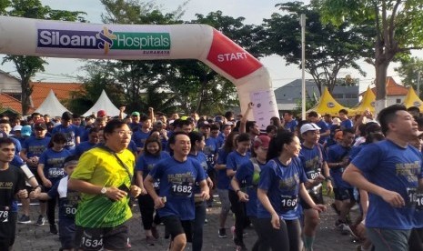  Siloam Hospitals Surabaya giat menjaga eksistensinya dalam mempromosikan gaya hidup sehat melalui Siloam Family Run di Pakuwon City Ahad (17/3)