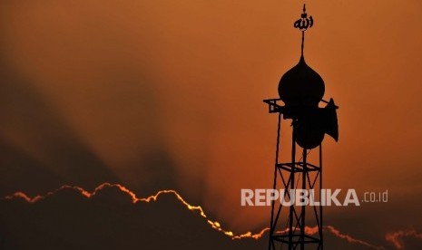 Silhouette of a minaret.