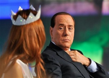 Silvio Berlusconi (kanan)