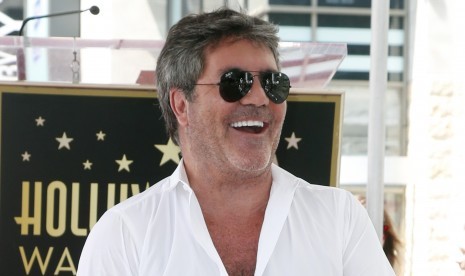 Digosipkan Lumpuh, Simon Cowell Tampak Rayakan Ultah 