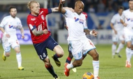 Simon Kjaer (kiri).