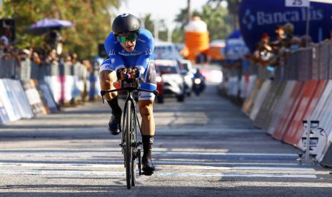 Simon Yates Keluar dari Giro d Italia