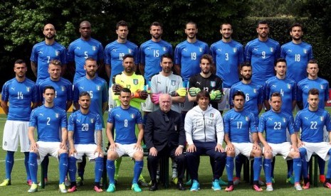 Simone Zaza (kiri atas) bersama skuat timnas Italia.