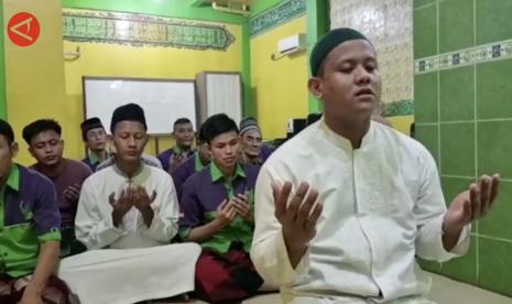 Simpati dan rasa duka atas tragedi Kanjuruhan juga dirasakan oleh warga binaan di Rumah Tahanan Kelas 1 Labuhan Deli, Kota Medan, Sumatera Utara.