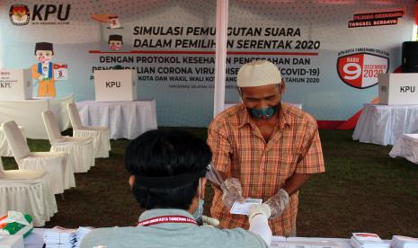 Simulasi pemungutan suara Pilkada 2020 di masa pandemi Covid-19.