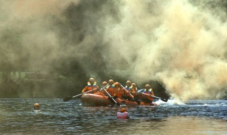 Simulasi penanganan banjir.