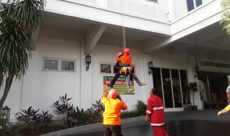 Simulasi penanganan kebakaran di RS PKU Surakarta.