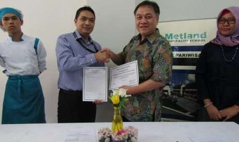 Sinar Mas Agribusiness and Food melakukan penandatanganan Memorandum of Understanding (MoU) dengan SMK Pariwisata Metland, Cileungsi, Bogor untuk mendukung perkembangan industri kuliner dalam negeri.