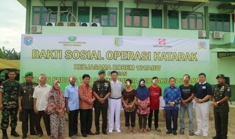 Sinar Mas Agribusiness and Food menggelar bakti sosial (Baksos) operasi katarak bagi sekitar 238 warga di Sintang, Kalimantan Barat.