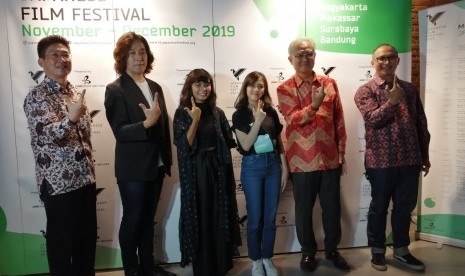 Sineas dan penyelenggara Japanese Film Festival (JFF) 2019 pada konferensi pers di CGV Grand Indonesia, Jakarta, Selasa (5/11).