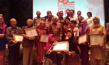 Sineas sepuh mendapat penghargaan di hari film nasional