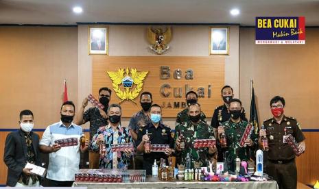 sinergi Bea Cukai Marunda bersama Polres Jakarta Utara kembali membuahkan hasil. Pada Selasa (23/6) pagi, bertempat di Polres Jakarta Utara, Bea Cukai Marunda turut menghadiri Press Release hasil tangkapan Narkotika. 