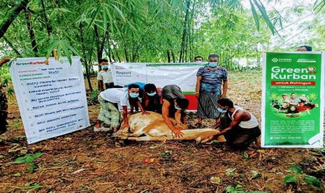 Sinergi Foundation berinisiasi meyalurkan daging kurban untuk para pengungsi Rohingya. 