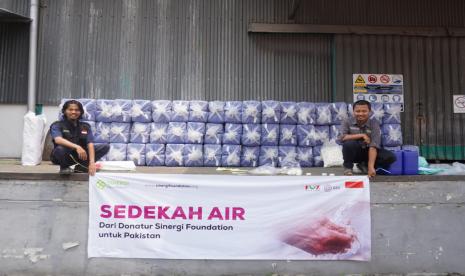 Sinergi Foundation tergabung dalam Forum Zakat (FoZ) turut berkontribusi membantu masyarakat Pakistan yang terdampak bencana alam banjir bandang, dengan mengirimkan sebanyak 600 jeriken berkapasitas 10 liter. 