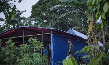 Sinergy for Humanity(S4H) berinisiatif membuat shelter darurat untuk tiap keluarga. Shelter tersebut akan berbahan terpal dengan luas 5x6 meter dengan di dalamnya terdapat 3 ruangan.